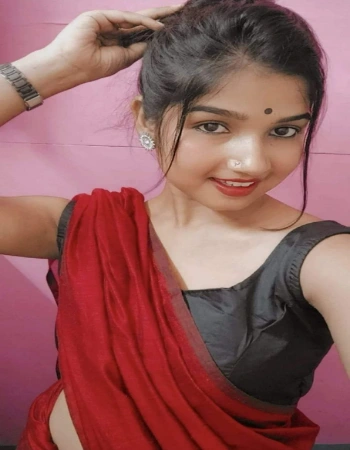 Meera, mature aunty escort offering sensual companionship in Hinjewadi Pune.